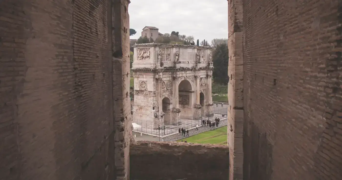 Captured view of the Arch of Constantine, a historic Roman monument in Rome, Italy.