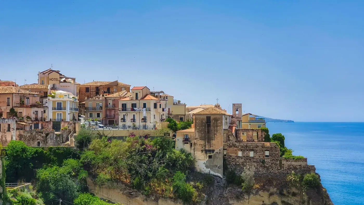 Charming view of Pizzo, Calabria overlooking the Tyrrhenian Sea under a clear blue sky.
